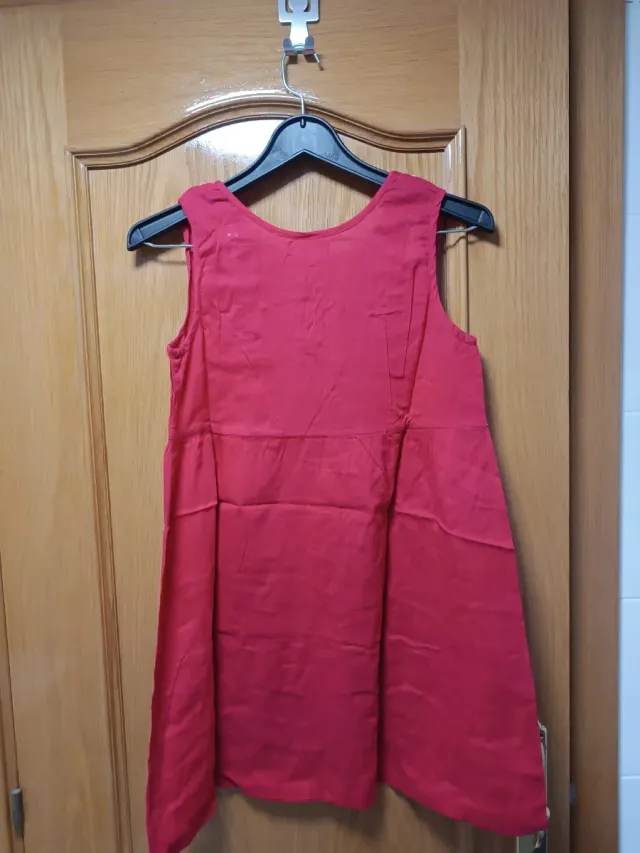 Vestido rojo bordado talla 38.