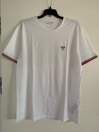 Camiseta Guess sin estrenar.