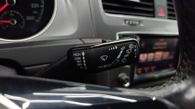 Volkswagen Golf Variant Advance 1.6 TDI 105cv BMT DSG Nacional