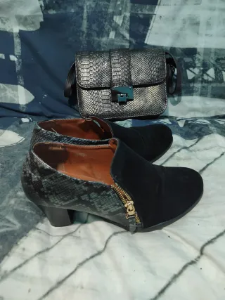 Zapatos de tacón con bolso a juego