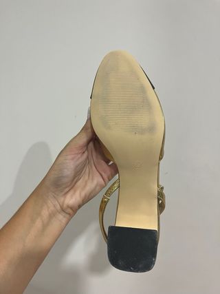 Tacones dorados y negros talla 38