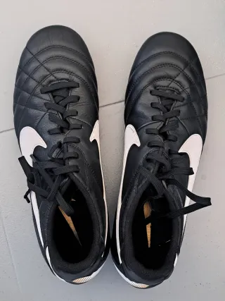 Balón, Zapatos Nike 42 y Espinilleras kipsta L