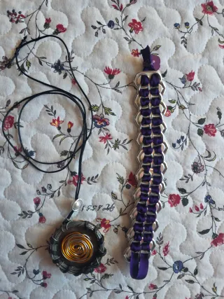 Conjunto artesanal: pulsera y colgante