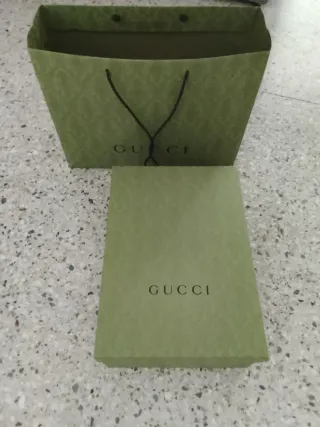 Bolsa y caja grande Gucci verde