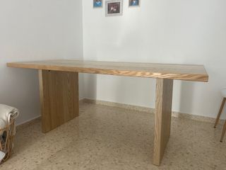 Mesa de comedor de madera