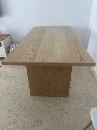 Mesa de comedor de madera