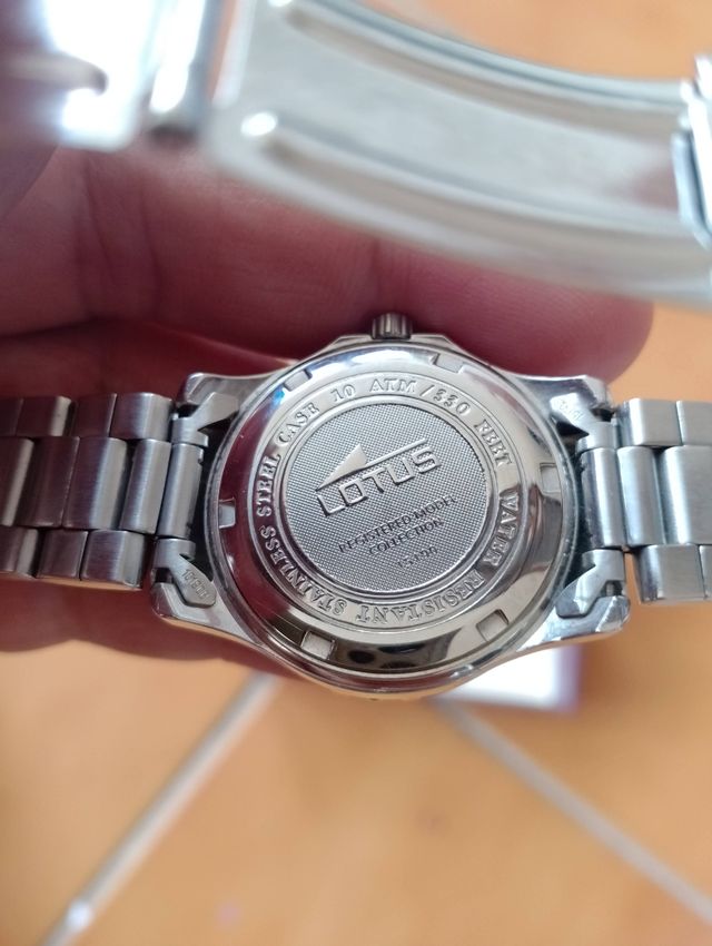 Reloj Lotus Quartz Plata y Negro