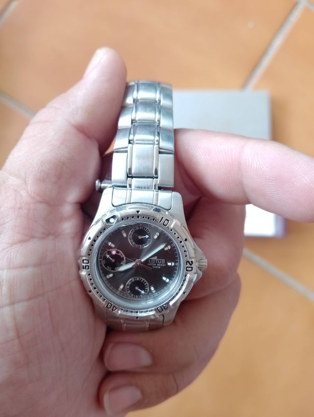 Reloj Lotus Quartz Plata y Negro