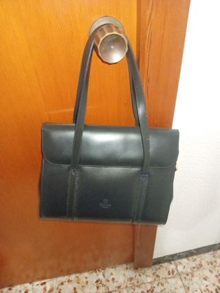 Bolso de mano marrón elegante