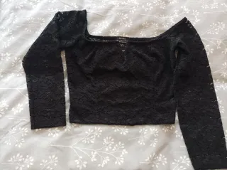 Top Bershka encaje negro talla XS