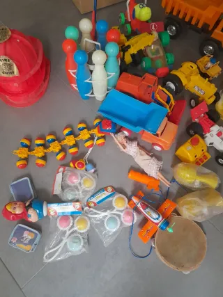 Set di giocattoli antichi vari
