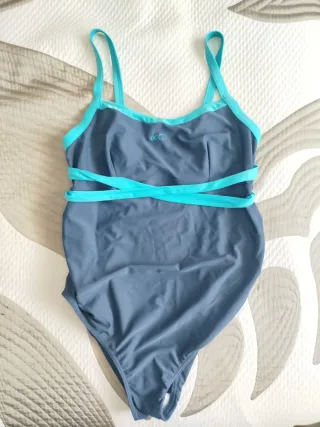 Bañador premamá gris y turquesa