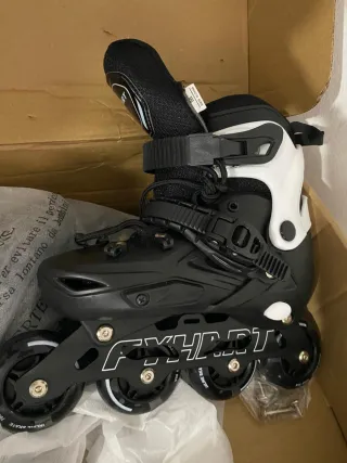 Patines en línea negros FYHART en su caja
