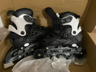 Patines en línea negros FYHART en su caja