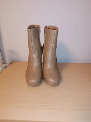 Botín tacón beige talla 36
