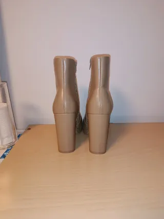 Botín tacón beige talla 36