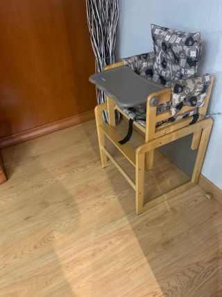 Trona de madera para bebé