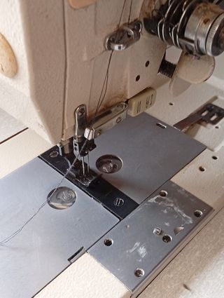 Máquina de coser SunStar doble aguja