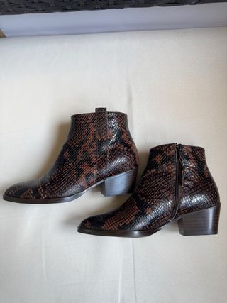 Botines efecto piel serpiente marrones. NUEVOS