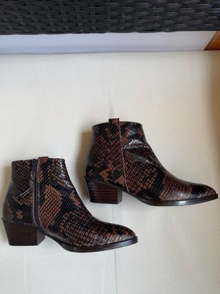Botines efecto piel serpiente marrones. NUEVOS