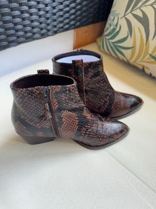 Botines efecto piel serpiente marrones. NUEVOS