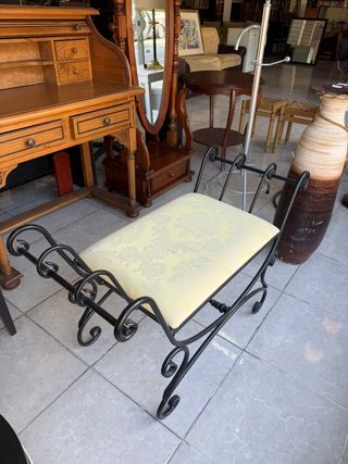 Descalzador tapizado metal amarillo y negro