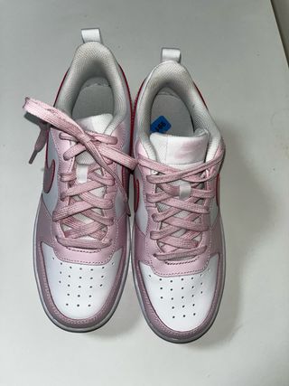 Tenis Nike blancos y rosas 