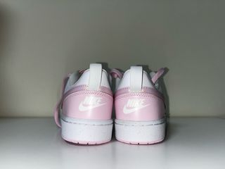 Tenis Nike blancos y rosas 