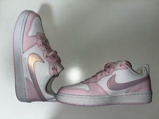 Tenis Nike blancos y rosas 