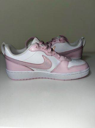 Tenis Nike blancos y rosas 
