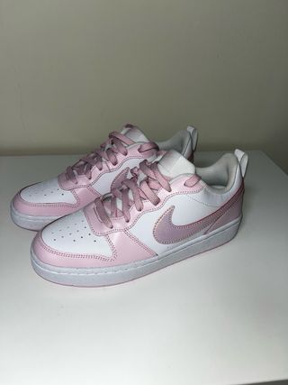 Tenis Nike blancos y rosas 