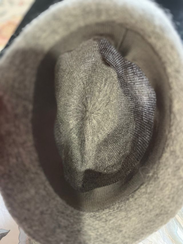 Sombrero de lana gris