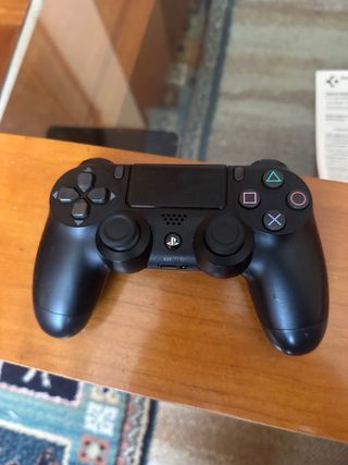 PS4 Slim 1TB Negra con mando y Battlefield 1