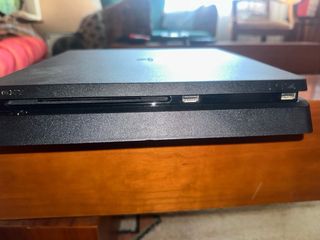 PS4 Slim 1TB Negra con mando y Battlefield 1