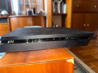 PS4 Slim 1TB Negra con mando y Battlefield 1