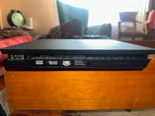 PS4 Slim 1TB Negra con mando y Battlefield 1
