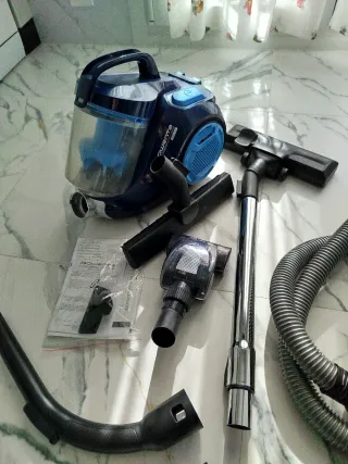 Aspiradora Rowenta con accesorios