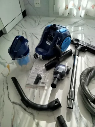 Aspiradora Rowenta con accesorios
