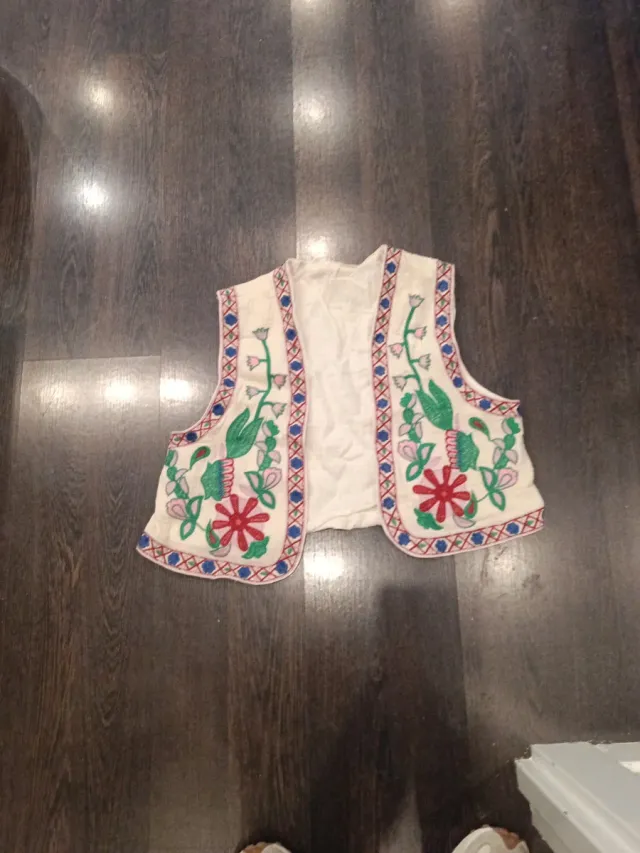 Chaleco bordado flores