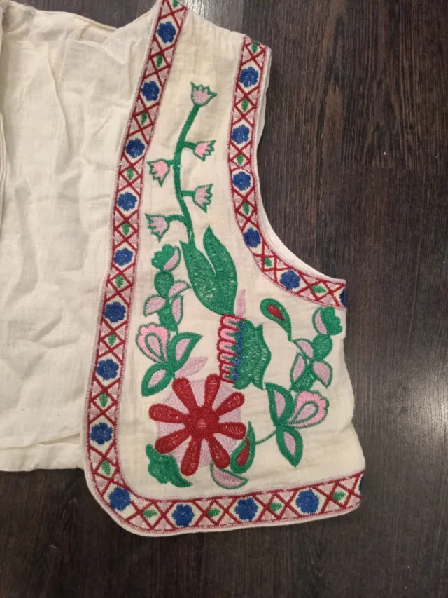 Chaleco bordado flores