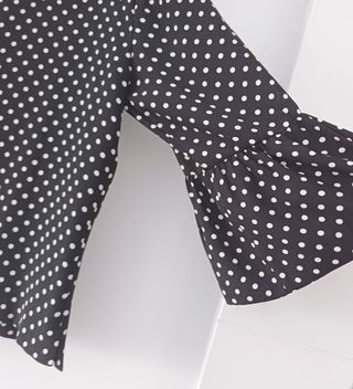 Blusa Zara Woman lunares manga acampanada Talla L