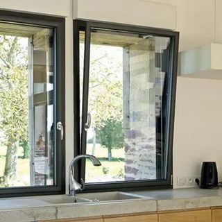 Ventana abatible o practicable 