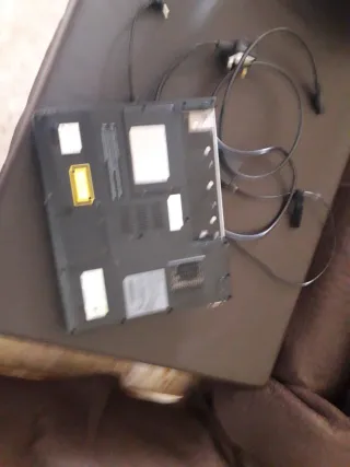 Portátil Toshiba sin batería 