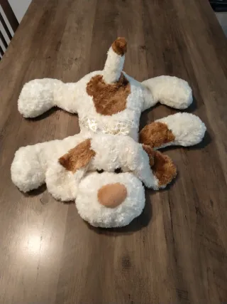 Peluche perro blanco y marrón