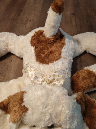 Peluche perro blanco y marrón