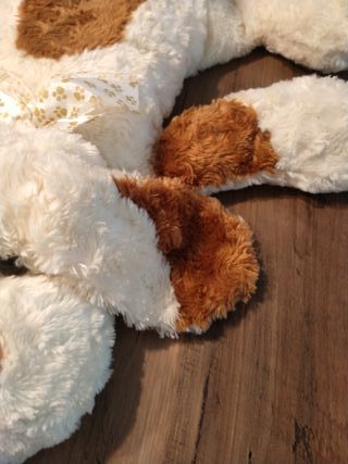 Peluche perro blanco y marrón