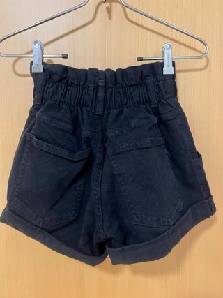 Shorts negros Bershka