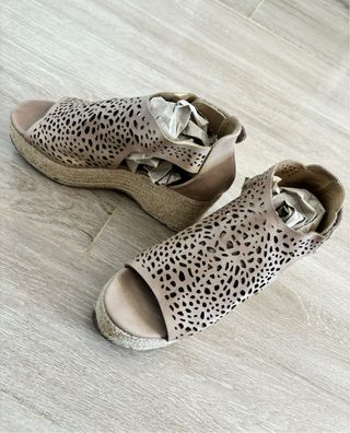 Sandalias cuña mujer beige