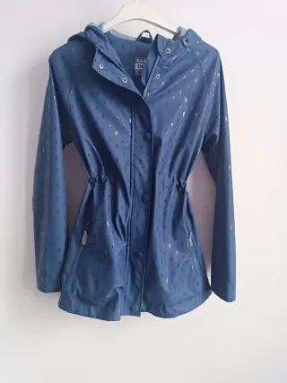 Chubasquero azul talla 152 , equivale 10 -12 años