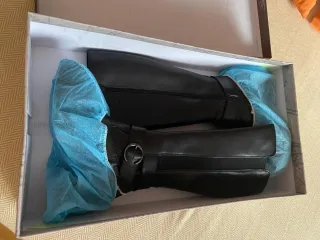 Botas de piel  negras